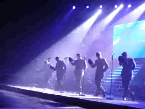 Nkotb Paris 4 feb Diddnt i blow your mind 1