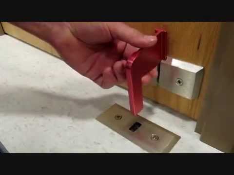 how to barricade a door