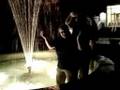 videos de playing in the fountain