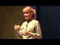 www.lacajadepandora.org cajapandora1@gmail.com La importancia de una alimentación sana y libre de sustancias tóxicas Aprender a comer de forma consciente, combinando correctamente los alimentos ( dieta disociada ), en equilibrio yin-yang, para conseguir una digestión óptima, una evacuación eficaz y una desintoxicación contínua. De esta forma se puede mantener la línea y la salud. Aprender la importancia de alcalinizar el organismo para evitar enfermedades y recaídas. Cómo prevenir y tratar el cáncer de una manera complementaría o alternativa con la terapia holística. Conocer los alimentos más adecuados para una buena alimentación y aplicar buenos hábitos, de forma sencilla y práctica. La importancia de salir de la ignorancia alimenticia y re-educar. Zen como camino para el despertar de la consciencia, equilibrio y alimento para el alma....mente en paz, cuerpo en paz, espíritú en paz. SUZANNE POWELL Especialista en nutrición y medicina ortomolecular; psiquiatrá filosófica, e instructora de Sanación Zen. Conferenciante sobre temas de salud física, mental y de crecimiento personal - espiritual. www.suzannepowell.es http www.cienciayespiritu.com http www.luispalacios-reporterosciudadanos.blogspot.com http