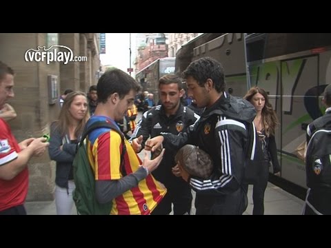 El Valencia CF sale hacia Old Trafford