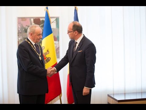 Președintele Timofti a participat la o ceremonie de decorare, la Ambasada României