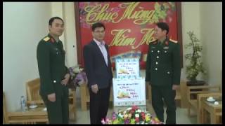 Đồng chí Nguyễn Mạnh Hà, Phó Bí thư Thành ủy đã đi thăm, tặng quà các đơn vị quân đội.