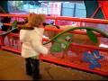 videos de Sienna feeding goats at zoo