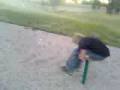 LOL, kid gets pwnt by sign... AMAZINGLY FUNNY! MAKE UR DAY!