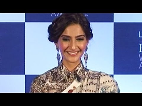 SALMAN - Your one stop destination for all the latest happenings, hot rumours and exclusive B-Town news... Subscribe NOW! http://www.youtube.com/subscription_center?a...