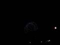 videos de UFO flying past some fireworks