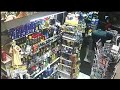 Borracho evita que ladrón robe tienda