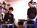 un vendredi apr�s-midi de novembre, humide comme il se doit, embouteill� comme de bien entendu.
quatre des cinq delano orchestra d�barquent directement de clermont ferrand au qg de nos sessions sdf.
l'acoustique est difficile, il faut trouver un moyen d'att�nuer la trompette, de laisser le chant fr�le et t�nu vibrer dans l'espace.
une fois les marques trouv�es, les delano offrent une session acoustique d�licate et solide. un moment suspendu et beau avant la fr�n�sie des lives promos qui les attend � paris. un fil tiss� vers un album subtil et puissant, a little girl, a little boy and the snails, they have drawn.

merci � tom de platinum/alienor et aux delano 

  http://www.myspace.com/thedelanoorchestra