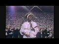 ホイットニー・ヒューストンが魅せた、史上最高と誉れ高い1991年スーパーボウルでの伝説の国歌独唱のサムネイル1