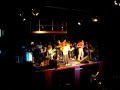 atitude4 no espa�o509, show realizado nesta ultima sexta feira dia 23-11.

eu pensei que n�o era pra me apaixonar
mas ouvi a batida do peito falar
me envolvi sem querer fui me deixar levar
quando vi era rumo pra n�o regressar

ainda bem
armadilha que o destino fez
trouxe a felicidade de vez
encontrei um amor que me fez enxergar

como � bom
se entregar sem ter medo de amar
s� assim � que eu pude acordar
pra esse amor transformar

um mar de segredos revelei
tentei evitar n�o suportei
tanta paix�o tanto querer
hoje s� vivo por voc�

um mar de segredos revelei
tentei evitar n�o suportei
teu cora��o o teu prazer
hoje s� vivo por voc�
