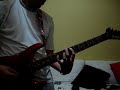 Nicola tocando Chuck Berry