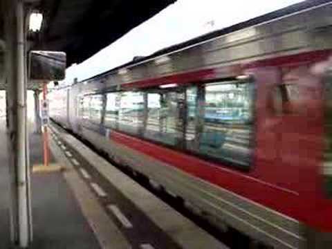 2008.01.16 阿波池田駅を発車する、下り2000系「南風」