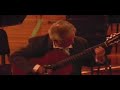 nocturno de antonio lauro


el maestro leopoldo igarza realiza estudios con los maestros raul borges, manuel e. perez diaz y vicente emilio sojo en venezuela y regino sainz de la maza en el real conservatorio superior de musica de madrid.
obtiene de manos del maestro antonio lauro el grado de maestro compositor siendo casualmente un guitarrista el unico graduado en este campo con tan insigne maestro universal.
igarza ha forjado una solida escuela guitarristica en venezuela,la cual se basa en el pensamiento logico y correcto de cada movimiento en favor de la interpretacion musical y la expresion,asi como un analisis profundo de las obras en favor de la tecnica.sus discipulos,reconocidos por el alto nivel alcanzado,han sido merecedores de reconocimiento y premios nacionales e internacionales los cuales reafirman la figura de igarza como el mas representativo formador de guitarristas del pais.ha sido jurado de los concursos de mayor renombre a nivel nacional como el concurso 