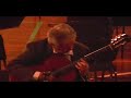 nocturno de antonio lauro


el maestro leopoldo igarza realiza estudios con los maestros raul borges, manuel e. perez diaz y vicente emilio sojo en venezuela y regino sainz de la maza en el real conservatorio superior de musica de madrid.
obtiene de manos del maestro antonio lauro el grado de maestro compositor siendo casualmente un guitarrista el unico graduado en este campo con tan insigne maestro universal.
igarza ha forjado una solida escuela guitarristica en venezuela,la cual se basa en el pensamiento logico y correcto de cada movimiento en favor de la interpretacion musical y la expresion,asi como un analisis profundo de las obras en favor de la tecnica.sus discipulos,reconocidos por el alto nivel alcanzado,han sido merecedores de reconocimiento y premios nacionales e internacionales los cuales reafirman la figura de igarza como el mas representativo formador de guitarristas del pais.ha sido jurado de los concursos de mayor renombre a nivel nacional como el concurso 