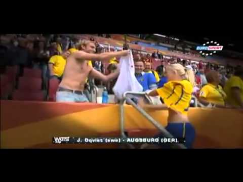 Schwedische Fußballspielerin Tauscht ihr Trikot mit einem Deutschen Fan (unsencored) !!!!!!!!!!