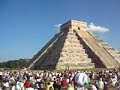 chichen itza temple crowd