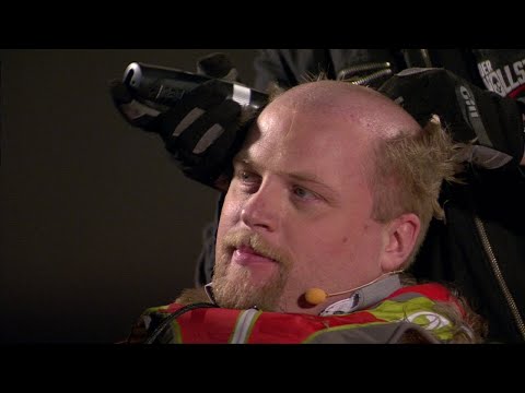 Elton - Martin verliert sein Finalduell gegen Ronny und die Haare müssen dran glauben! Hier gibt's alle Videos von Elton zockt - LIVE: Elton, Elton zockt, Elton zock...