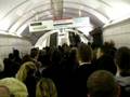 videos de Bank Station packed with DLR people closes Exit escalator
