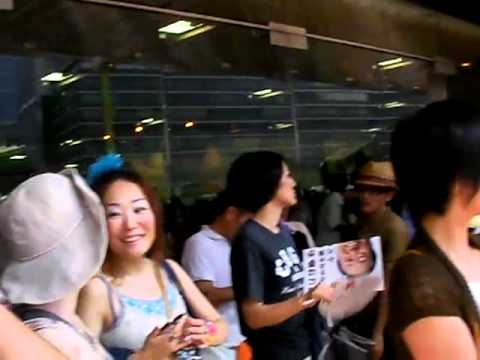 新宿駅西口-民主党代表選 立会演説会終了後