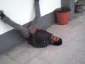 samuel martirizando a carlos