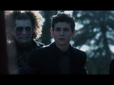 Gotham 4x20/Jeremiah talks to Bruce/Penguin and Butch torture Jerome follower