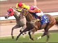 打歷史:香港打大賽創辦於一八七三年，比香港賽馬會的成立還要早十一年，今年將舉行第一百三十一屆。一如世界各地的打，香港打大賽向被視為本地馬壇的至高榮譽賽事，在香港賽馬史上享有獨特而崇高的地位。首屆香港打大賽在跑馬地舉行，當時的途程是一哩半（約2400米），冠軍是Surprise。在十九世紀末期，香港賽馬所用的馬匹主要是進口自國內的小馬，直至二十世紀初才開始引進澳洲馬。由於來自兩地的馬匹質素有別，馬會曾於一九三二年起根據馬匹來源地分別舉行兩種打賽事，「香港打 (Hong Kong Derby)」主要供國內小馬參賽，而澳洲馬匹則競逐「樂蒂山打 (The Rooty-Hill Derby)」。在日治時期，打大賽曾經停辦，直至戰後才於一九四七年恢復舉行，由於戰後的馬匹質素分野收窄，故此重新統一為「香港打」。該屆打冠軍「那茜后」（Norse Queen），也是首匹擁有中文譯名的打盟主 。香港打的途程曾作多次轉變，由最早期的一哩半，到一九六一年及一九六二年改為一哩三化郎六十五碼，翌年再改為一又四分一哩，一九六七年改為一哩一百七十一碼。一九七三年因採用十進制而將途程改為2230米。一九七八年沙田馬場落成啟用，打大賽自此移師沙田，途程定為1800米；一九九九至二○○○年度，馬會為配合當時世界錦標巡迴賽（香港盃為巡迴賽的終站並且升格為國際一級賽，途程2000米）的創辦，以及愛彼錶女皇盃（途程2000米）升格為國際二級賽（現為國際一級賽），將香港打大賽的途程由1800米加長至2000米，使此項本地大賽與國際賽馬主流更為融合。雖然世界各地的打賽事只供三歲馬參加，但香港打自一九八一年起改為只供四歲馬參賽，主要因為香港馬匹全部由海外進口，需要足夠時間來適應水土氣候，加上南北半球馬匹的成熟程度並不一致，為公平起見，需要等待牠們成長至相約程度才可一決高下。一九九一至九二年度，馬會開始舉辦本地分級賽。香港打現定為本地一級賽。獎金方面，在一九七一至七二年度，即香港賽馬轉為職業化的第一個馬季，總額僅為三萬元，其後逐漸遞增，上年度已增至一千六百萬元。