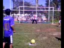Michael defende um penalti do jogador fabio do corinthians