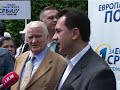(Beograd, 2. maja 2008) Član Predsedništva Demokratske stranke Božidar Đelić i predsednik Političkog saveta DS Dragoljub Mićunović razgovarali su sa građanima tokom akcije Demokratske omladine 