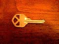 Bumping brinks house key padlock