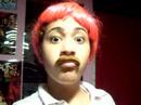 Quina besando