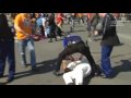 Schokkende beelden slachtoffers Koninginnedagdrama Apeldoorn, RTL Nieuws, 30-04-2009