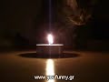 Γατάκι παίζει με την φωτιά