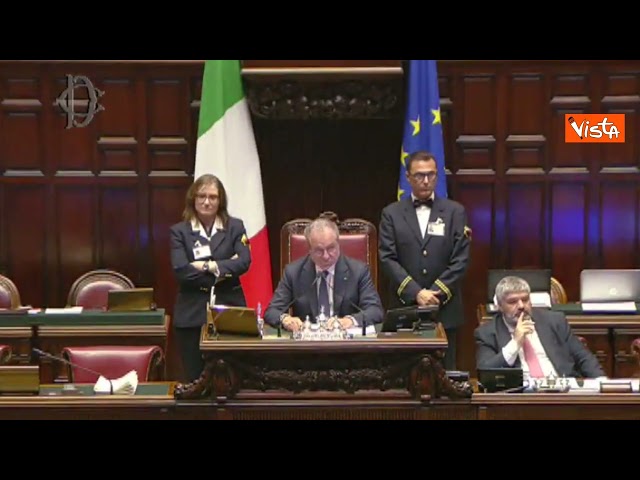 Boschi in completo "verde Lega", Salvini in Aula: Le faccio i complimenti per la scelta cromatica