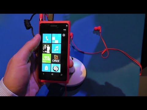 Nokia Lumia 800 con Windows Phone Mango - Anteprima dal Nokia World - TVtech