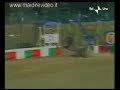 salto recinzione con auto