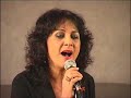 אולי ניפרד מראש: שרה ורדה שגיא, מילים ג'ניס רביבו מהשיר סתיו בגן, לחן גידי קורן. גידי קורן מציג את שירו החדש בערב השקת ספרה של ג'ניס רביבו, זרה בציון, ב-1/12/2007 במרכז למוזיקה ע