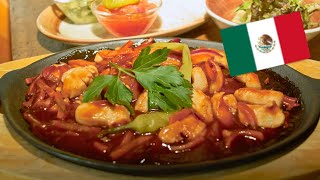 Hähnchen Faijtas mit roter Zwiebel, Möhre und einer leicht feurigen Chilisoße