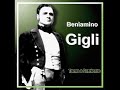 beniamino gigli (1891-1957)
de curtis - torna a surriento

vide 'o mare quant'e bello,
spira tantu sentimento,
comme tu a chi tiene mente,
ca scetato 'o faie sunn?.

guarda, gua', chistu ciardino;
siente, sie' sti sciure arance:
nu profumo accussi fino
dinto 'o core se ne va...

e tu dice: 