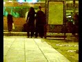 Un pokero muy tonto q se pone pone xulo delante de su pokera vacilando a un chikano pero a la ora de la verdad se caga