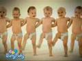 اطفال يدبكون