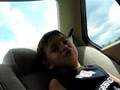 videos de funny kids running over each other