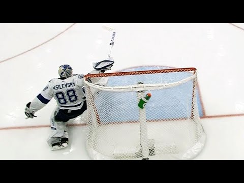 Video: Referee waves play off but Andrei Vasilevskiy makes great reactionary save