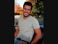 Luke Bryan – Small Town Favorite