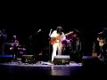 richard bona group en pleno, sonando con 'ekwa mato'. presentaci�n a sala llena. taylor haskins en trompeta, etienne stadwick en sintetizadores, adam stoler en guitarras, ernesto simpson en bater�a, samuel torres en percusi�n y richard bona en bajo y voz.