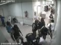 Jovem sendo controlado pela PM em hospital – Parte 01