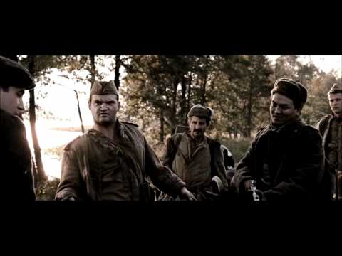 Lato 1945. Tadeusz, były żołnierz AK, któremu wojna zabrała wszystko i niczego nie oszczędziła, wędruje przez Mazury. Dociera do wdowy po niemieckim żołnierzu, którego śmierci był świadkiem.Mieszkająca sama w dużym gospodarstwie Róża przyjmuje Tadeusza c
