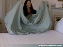 videos de How to Fold a Fitted Sheet by Cuddledown.com
