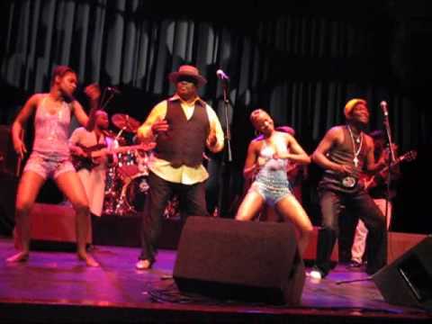 Kanda Bongo Man live at Queen Elisabeth Hall (London / 2006) Kanda Bongo Man live at Queen Elisabeth Hall (London / 2006)
