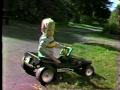videos de Mom and Ozzie in a wagon Seth plays tennis (part 2)